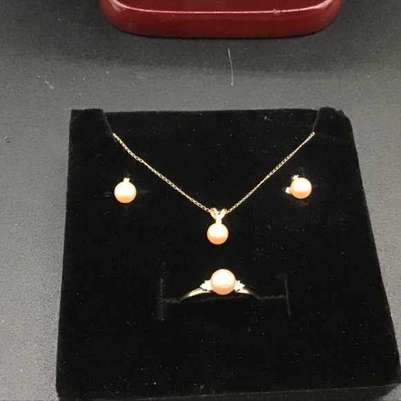 3 pieces set Pearl and Diamonds 14k Yellow Gold Necklace, Earrings, Ring - Picture 15 of 16